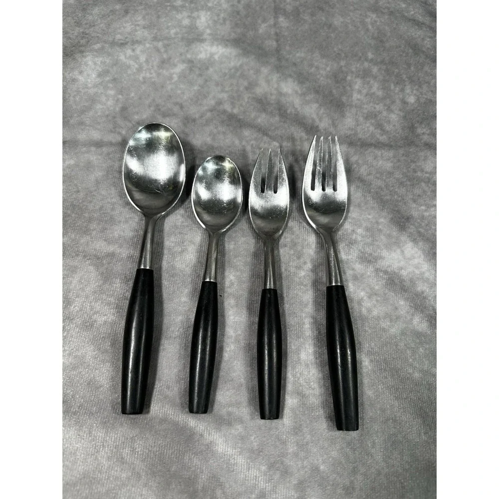 Dansk set includes